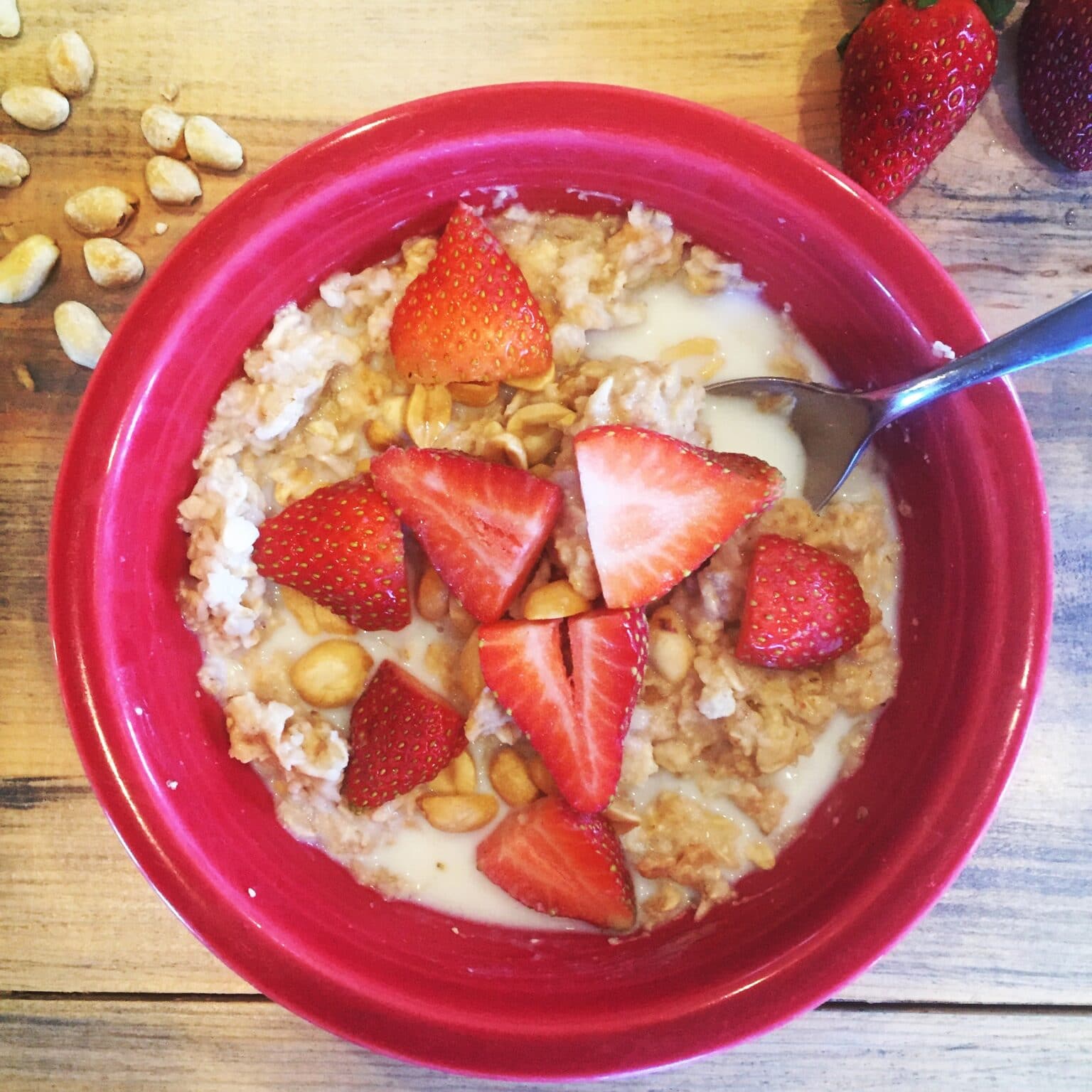 strawberry-and-peanut-oatmeal-bowl